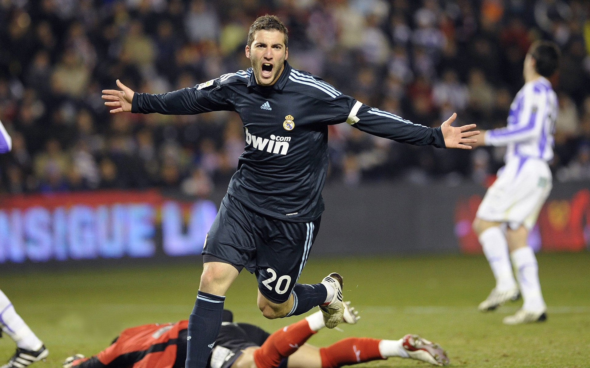 特色夜跑灯光盛典,点亮城市的运动夜空,夜光跑步